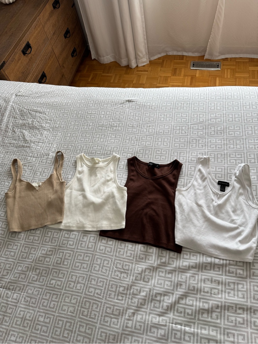 CROPPED TANK TOP LOT/BUNDLE